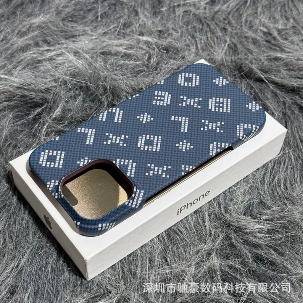 Kevlar pattern magnetic attraction is suitable for iPhone16promax half-pack mobile phone case Apple 15 ultra-thin matte anti-drop PC