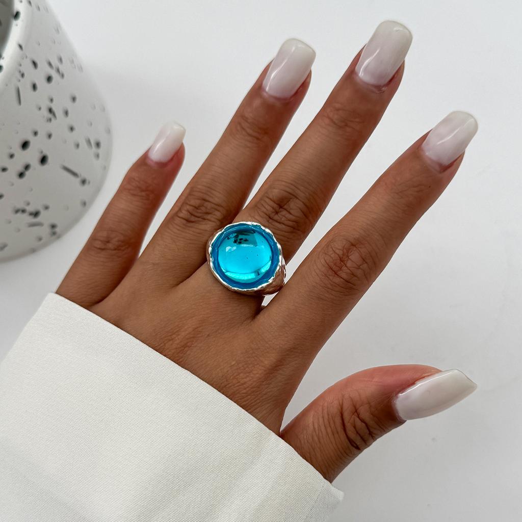 Luxury Style Colorful Acrylic Rhinestone Gem Ring Metallic Textured Pleated Open Band Ring For Women INS Daily Elegant Statement Hand Jewelry