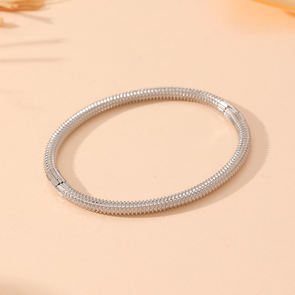 Htpwe Edelstahl Twist Spiked Offener Armreif für Damen 18k Gold Paar Feiertagsgeschenk Armreif Party Täglich Zirkon