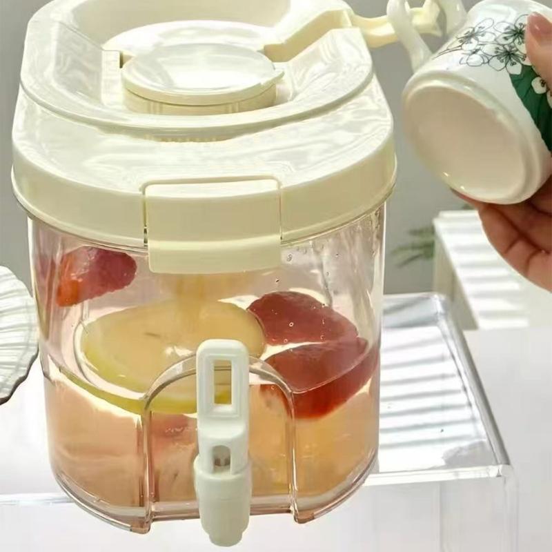 Portable Refrigerator Plastic Drink Dispenser With Tap Leak Proof Iced Beverage Container for Cocktails Juice Storage