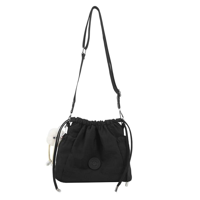 

Japanese nylon lightweight messenger bag drawstring design mini bucket bag simple solid color ins wind versatile mobile phone bag Single Pack чёрный