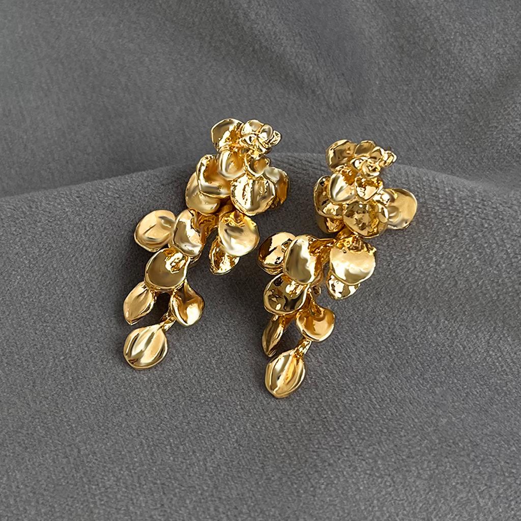 Elegant Silver Flower Tassel Earrings: Retro, Versatile, and Luxurious for Women