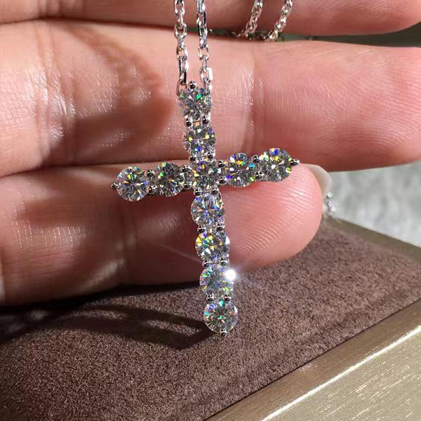 Unisex Cross Necklace with Full Diamond Pendant - Elegant and Versatile Clavicle Chain