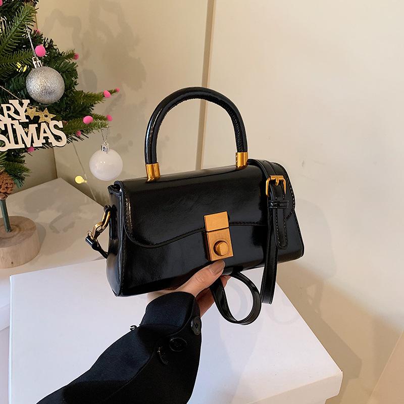 Small bag women's autumn and winter retro new versatile shoulder messenger bag portable work small bag