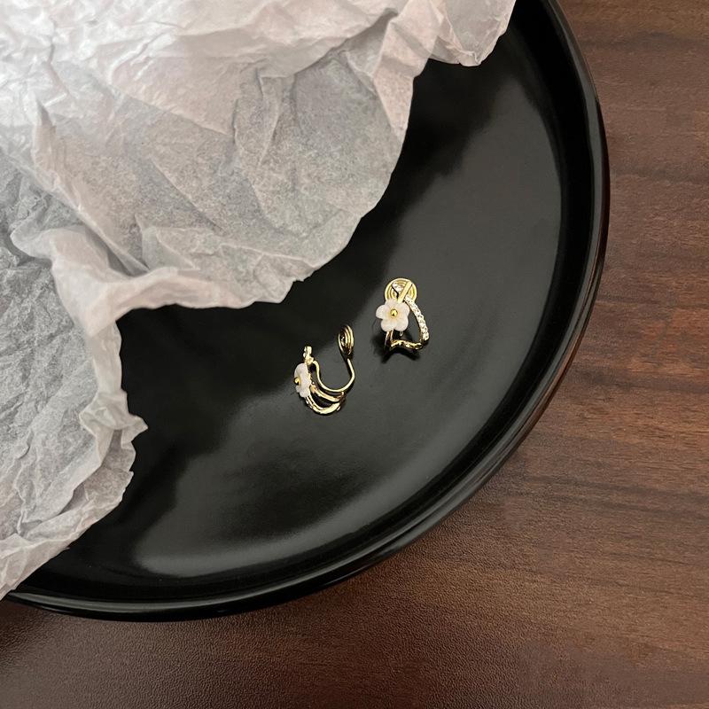 Pearl Mosquito Coil Disc Ear Clips: No-Pierce, Elegant French-Style Earrings for Women