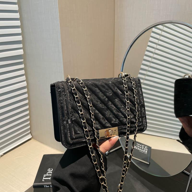 Сумка Женская 2025 Новая Супер Огонь Повседневная Универсальная Изысканная Маленькая Сумка Текстурированная Текстура Цепь Кроссбоди Маленькая Квадратная Сумка чёрный