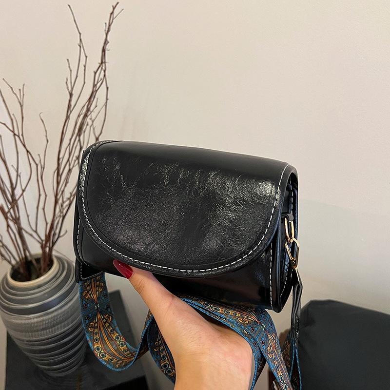 

Женская сумка через плечо из искусственной кожи с широким ремешком в стиле ретро, модная простая маленькая квадратная однотонная сумка с клапаном через плечо 18x8x13cm чёрный