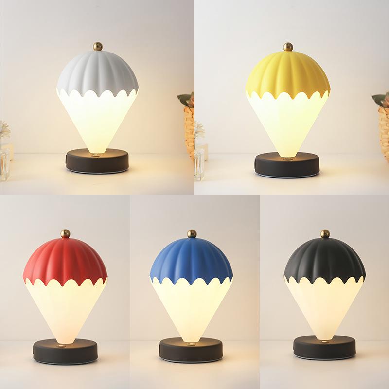 Creative Antique Hot Air Balloon Table Lamp USB Charging Wireless Night Light for Girls Bedroom Bedside Decoration Table Lamp