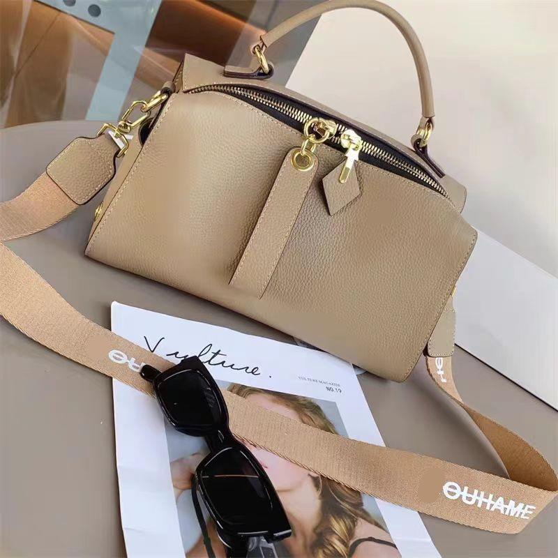 2026 New Leather Women's Bag Square Foreign Style Pillow Bag Versatile Fashion Temperament Portable Shoulder Bag Cross-border Wholesale