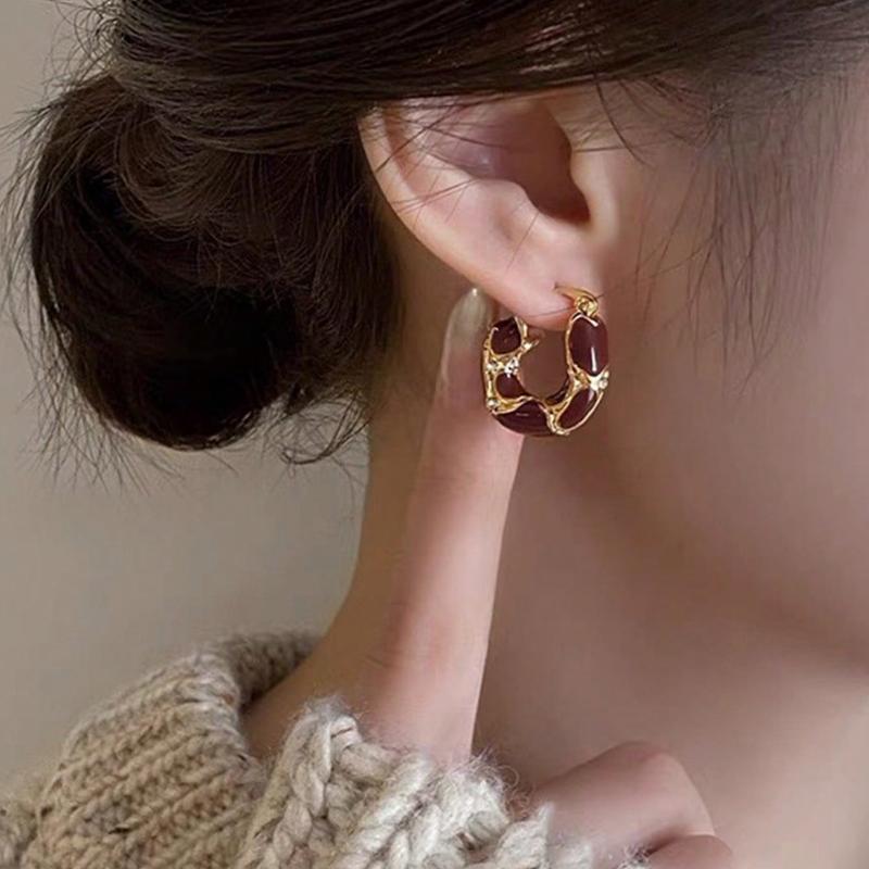 1 Pair Vintage French Elegant Versatile Luxurious High-End Fashionable Niche Personalized Circle Earrings, Essential For Women's Autumn/Winter Outfits