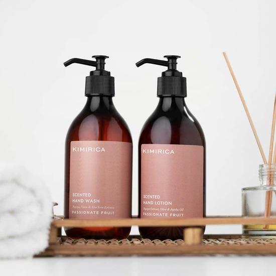 Kimirica Handwasch- und Handlotions-Duo-Caddy-Set, 100 % vegan und parabenfrei | Langanhaltender Duft | Luxuriöses Geschenkset | Premium-Geschenkkorb (300 ml x 2)