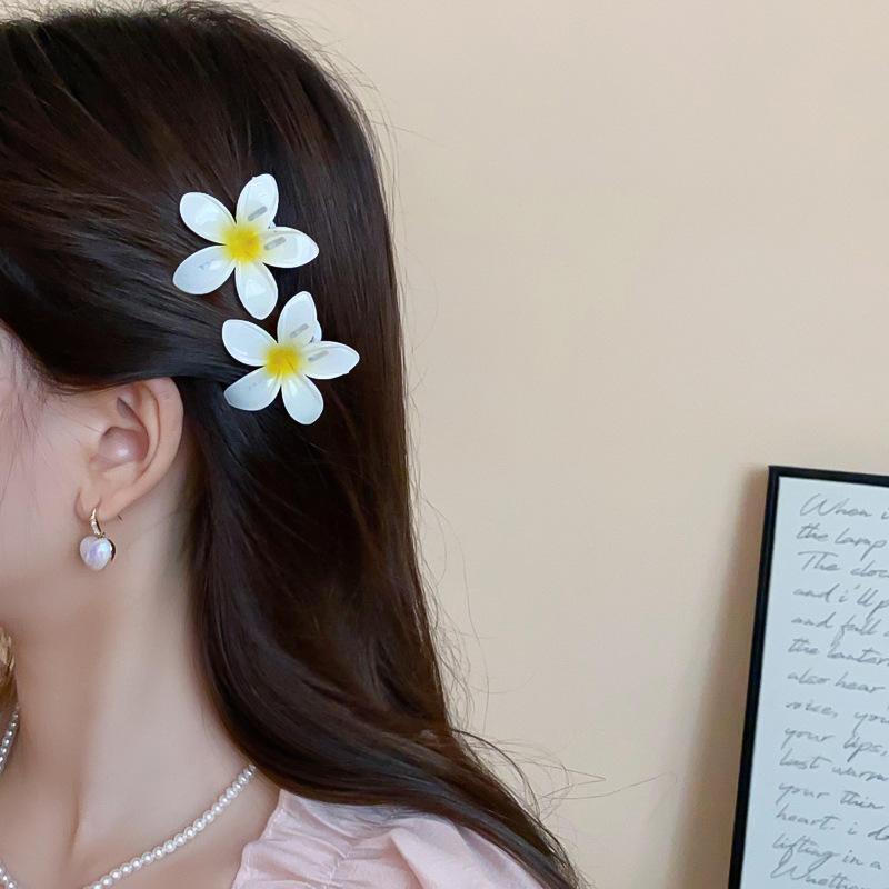 Dopamine Gradient Egg Flower Acrylic Hair Claws for Women Premium Partysu Accessories Headdress Charms Small Bang Duckbill Clips