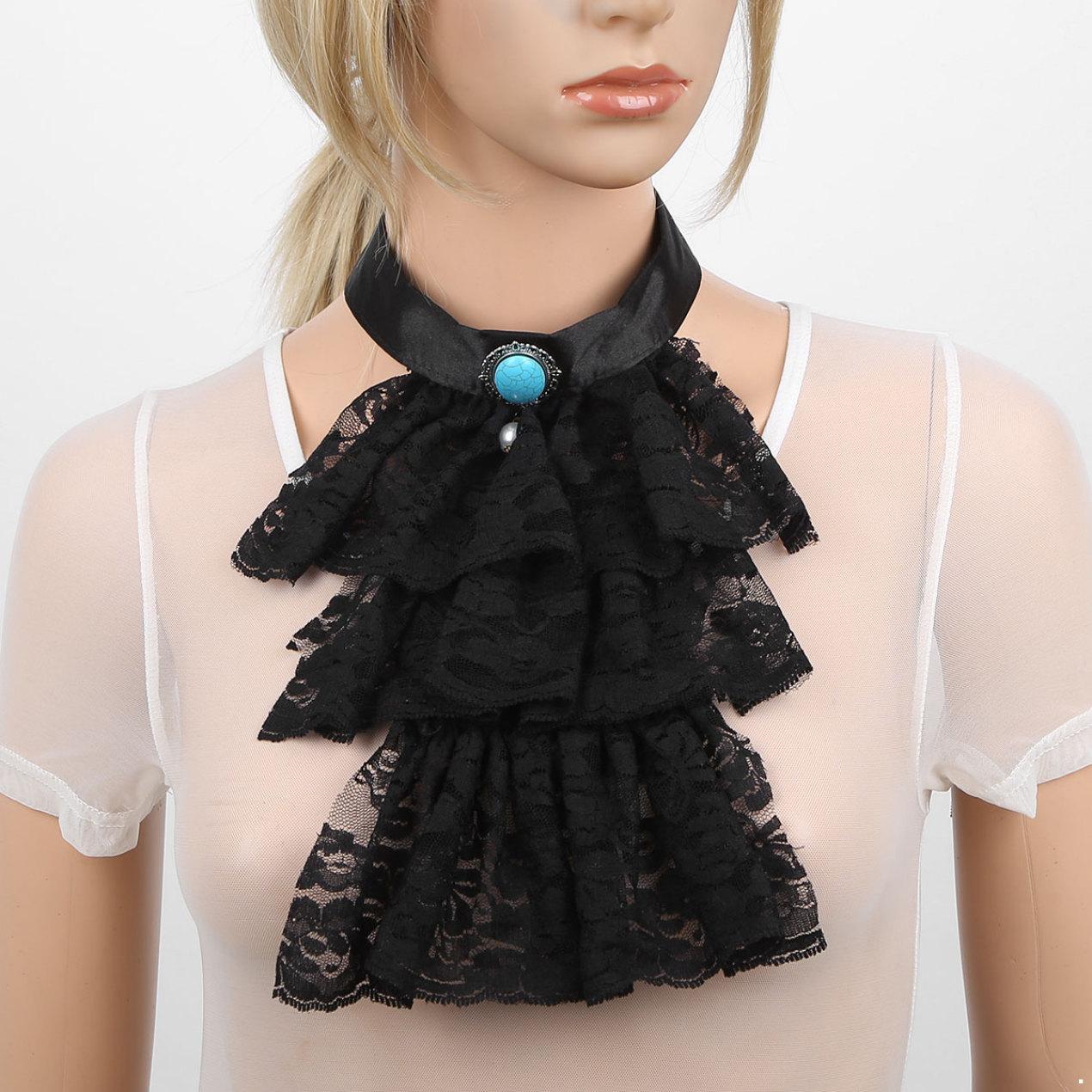 Col jabot long en dentelle - Le Grenier de Lisette
