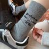 Socken Damen Alphabet Schleife Gestickt Mittellange Socken Koreanische Außenbekleidung Grau Knochenlose Plüschsocken