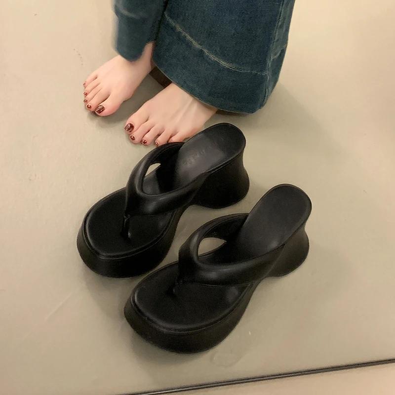 Damenschuhe Neuer Außenhandelsstil Einfaches Temperament Zehentrenner Schwammsohle Flip-Flops Runde Zehen Dicke Sohle Außenhausschuhe