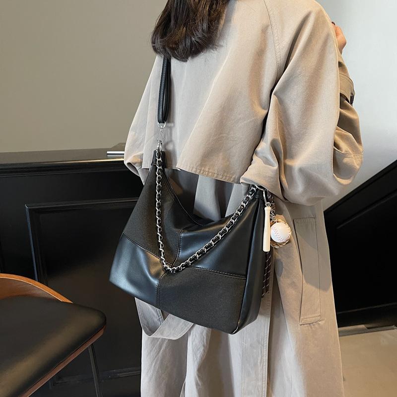 2025 new simple single shoulder oblique span bag to work commuter women's bag fashionable and casual large-capacity tote bag women