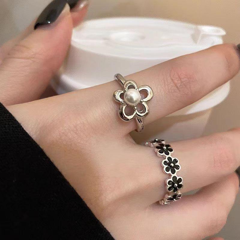 Black Glazed Vintage Floral Open Ring for Women – Elegant Statement Piece