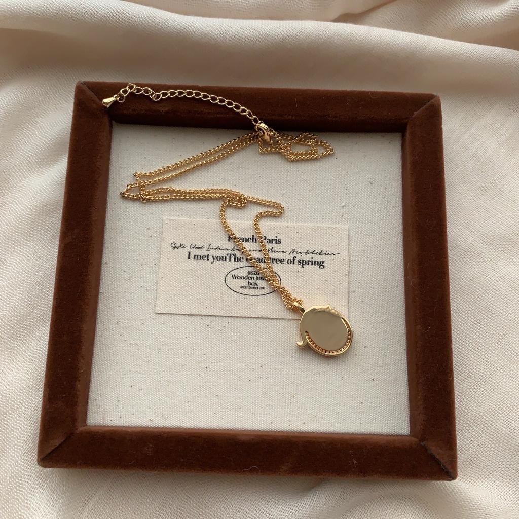 French Retro Light Luxury Necklace Red Drop Glaze Letter C Sweater Chain Elegant Versatile Neck Chain Personalized Design