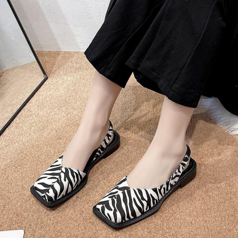 2026 Closed Toe Sandals Fashion Womens Shoes Suit Female Beige Med Block Low heel Shallow Mouth Luxury Black Summer Sandalias