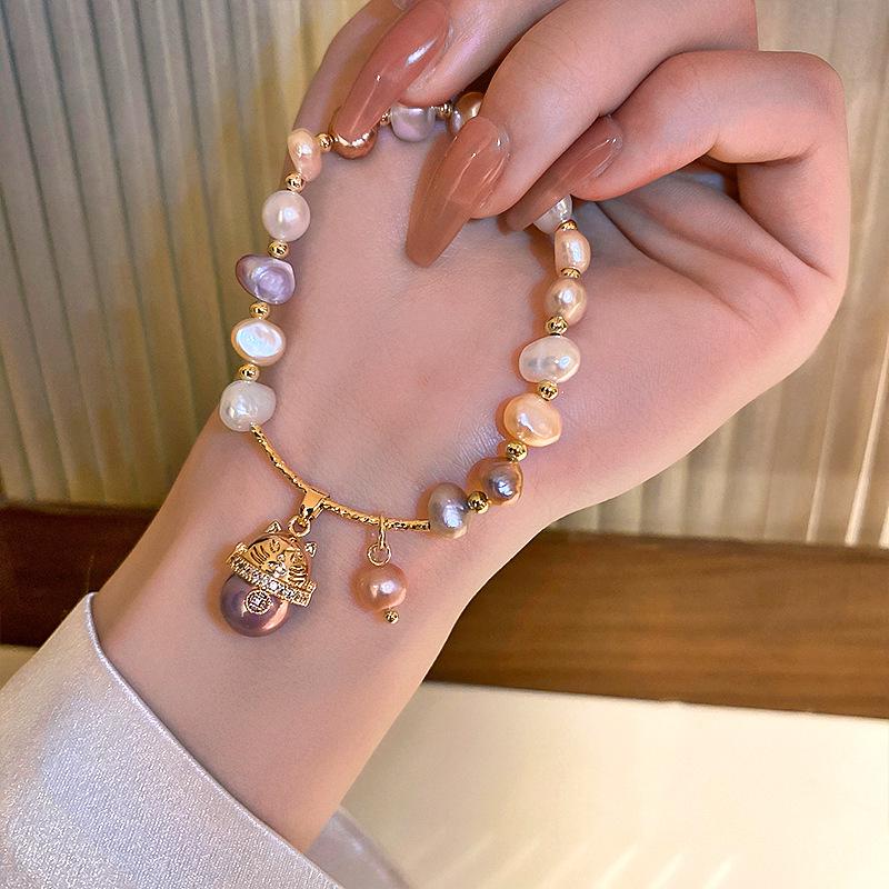 Retro Zircon Cat Pearl Bracelet: Elegant, Fashionable, and Versatile Jewelry for Women.