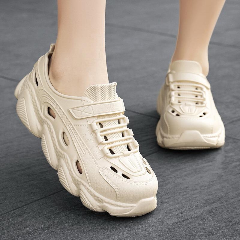 2025 New Summer Lightweight Beach Sandals Breathable Hole Shoes Hollow Women's Shoes Foreign Trade Casual Lazy Shoes