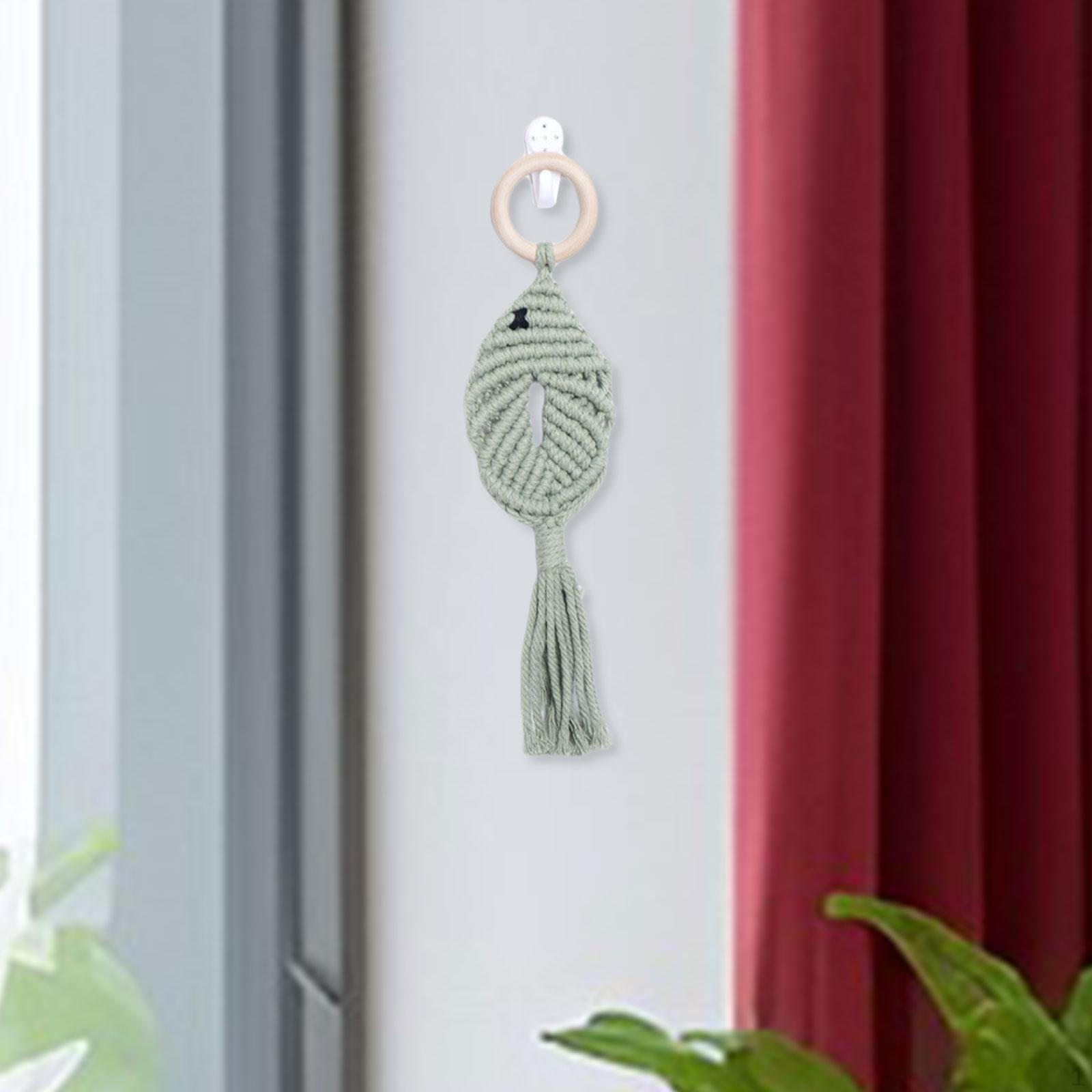 

Декор стены с кисточками в стиле бохо-шик зелёный