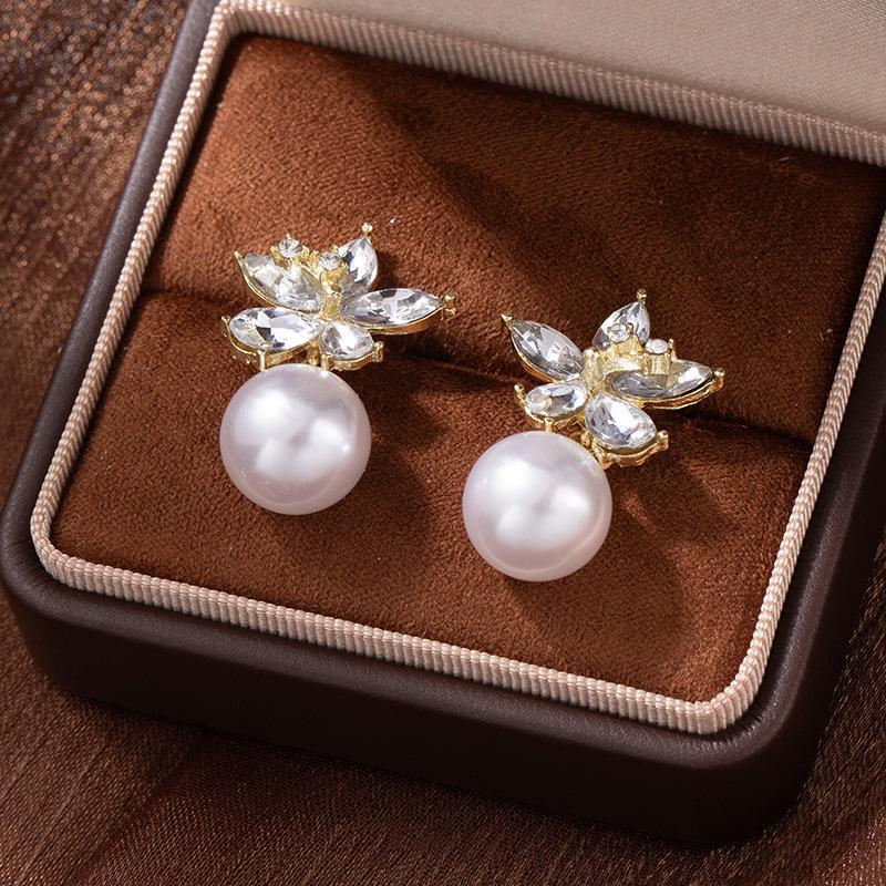 

Sweet Temperament Zircon Flower Earrings Women S Fashion Versatile High-End Pearl Stud Earrings Light Luxury Earrings