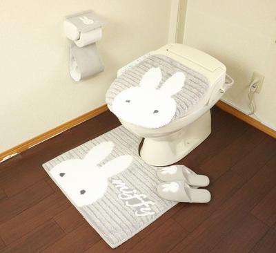 Tapete de Vaso Sanitário Miffy Inclui Tampa de Vaso Sanitário e Porta-Papel Higiênico Senko Prima Conjunto de Capa para Vaso Sanitário Miffy com Adesivo Um Conjunto de 4 Peças de Personagem Fofo, Cinza, 58x60cm,