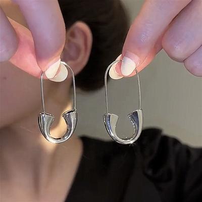 Einfache ovale Ohrstecker kalter Wind personalisierte Ohrringe ins Nischendesign Sinn für Ohrringe Frauen