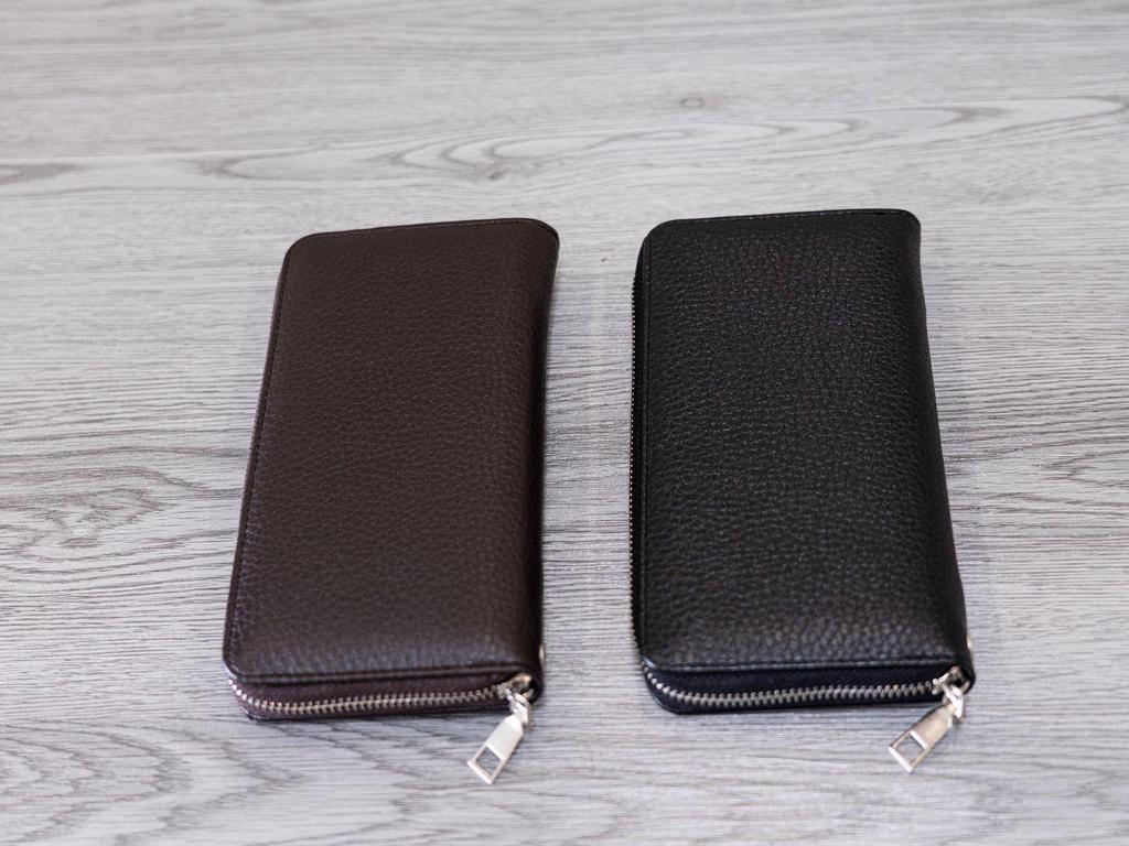 Men's Large Leather Clutch Wallet with Zip-Around Closure and Multi-Card Slots