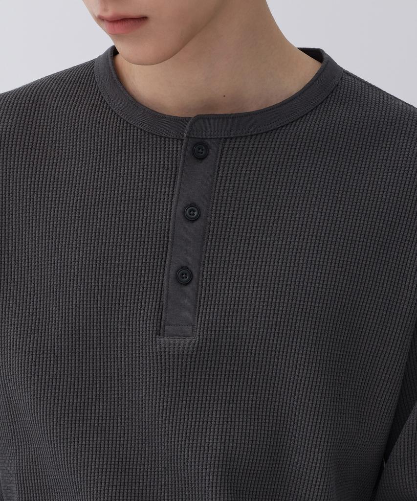 MUSINSA STANDARD Waffle Henley Neck Long Sleeve T-Shirt [Dark Gray]