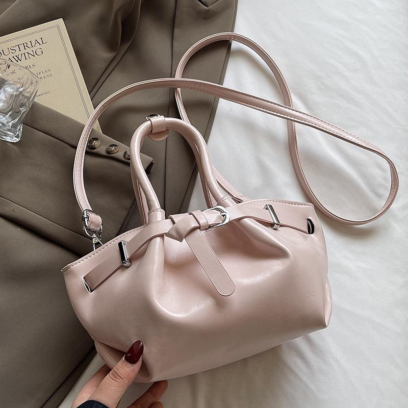 

This year, high-quality personalized hand-held pleated bucket bags are popular, and the temperament is versatile and casual. Ou Ruofeng messenger wome