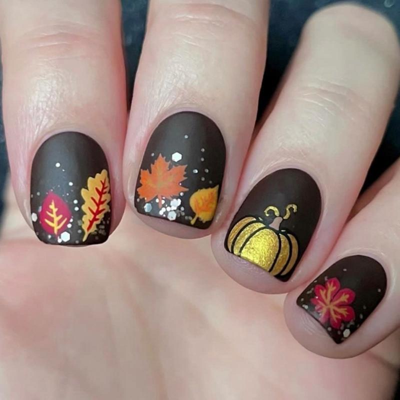 Short Square Press on False Nails Maple Leaf Pumpkin Nail Art Decoration Thanksgiving Day Manicure for Women and Girls