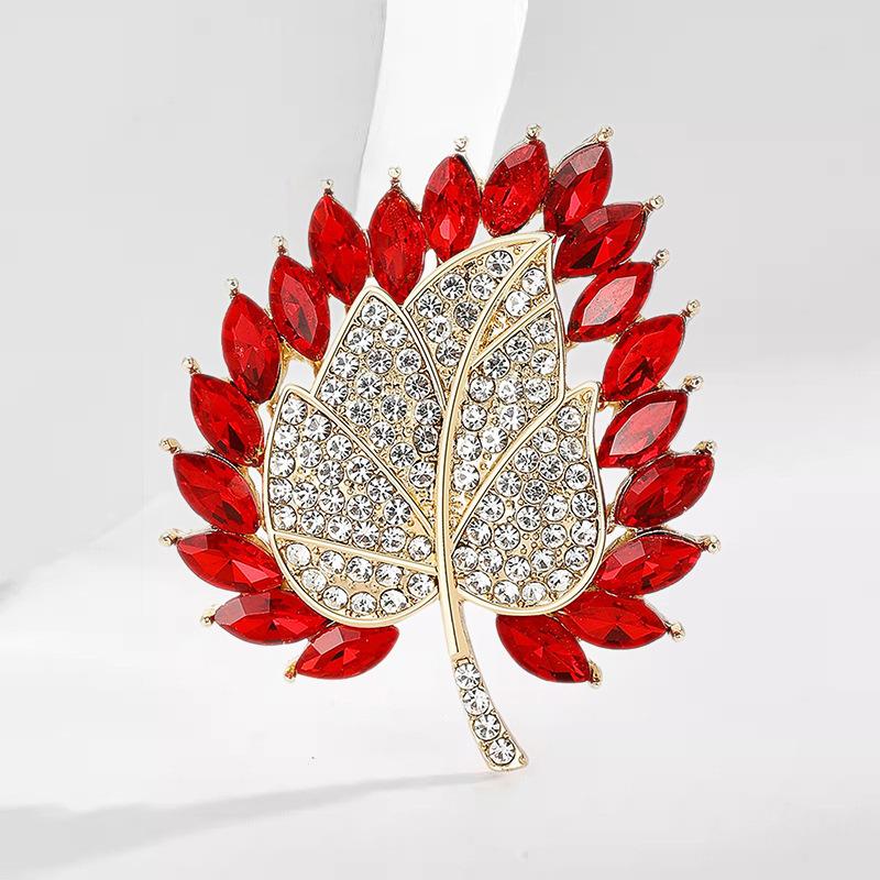 

Легкая роскошная брошь в виде кленового листа, высококачественный женственный темпераментный хрустальный корсаж, изысканная универсальная булавка, костюм и аксессуары