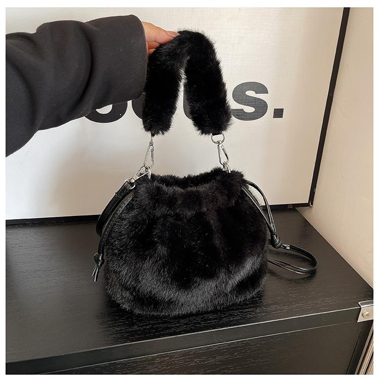Elegant Women's Plush Bucket Shoulder Bags Rushed Fluffy Handle Ladies Purse Handlbags Faux Fur Female Small Crossbody Bags