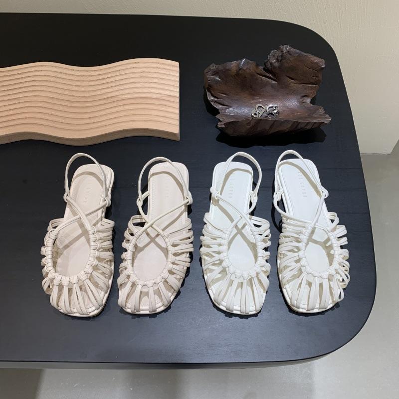 Woven hollow low-heeled bag head Roman sandals 2025 women's summer thick heel with retro brown flat bottom round head