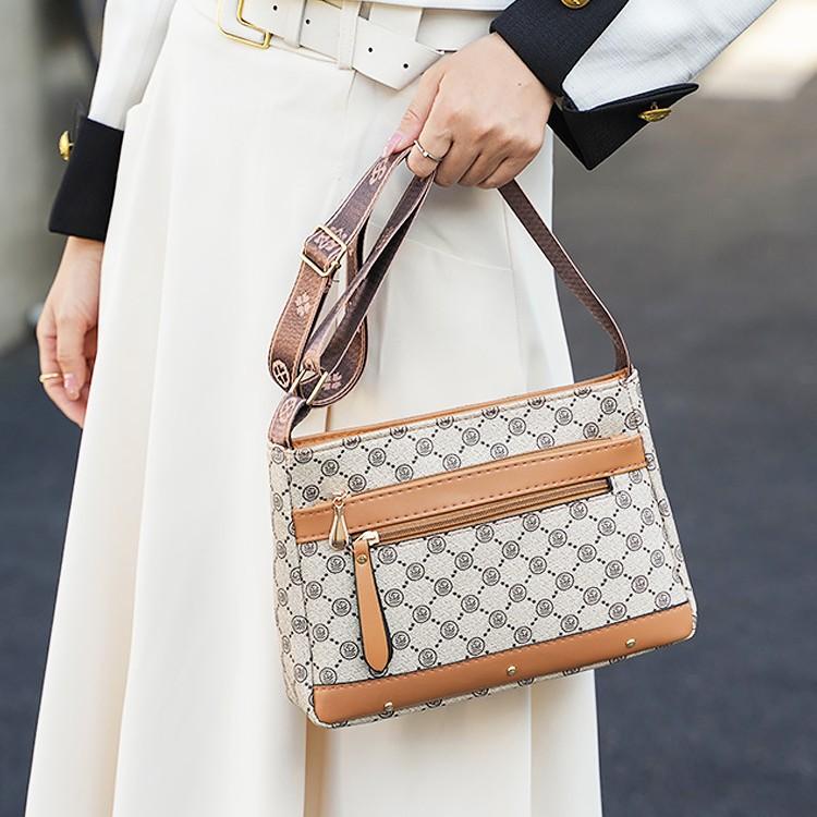 This Is A Versatile Autumn and Winter Women's Bag with A Large Capacity, Printed Loose Change and A Mobile Phone Bag for Women