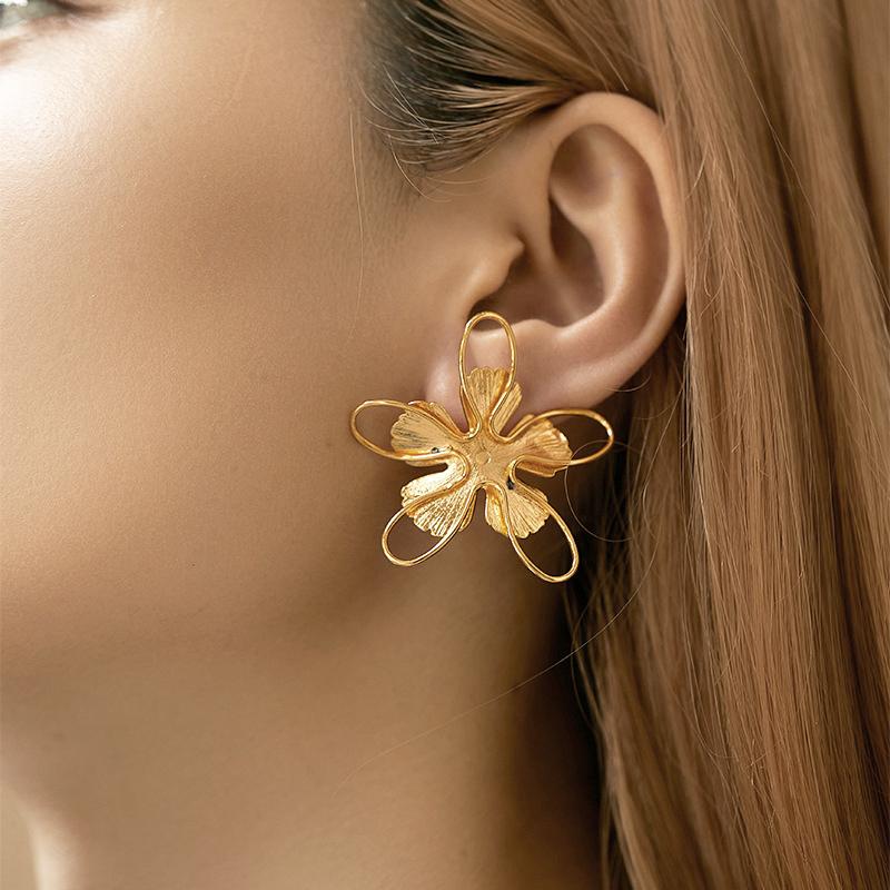 Women's Hollow Flower Stud Earrings Gold Color Silver Color Metal Petals Geometry Personality Ear Accessories 2025 new brincos