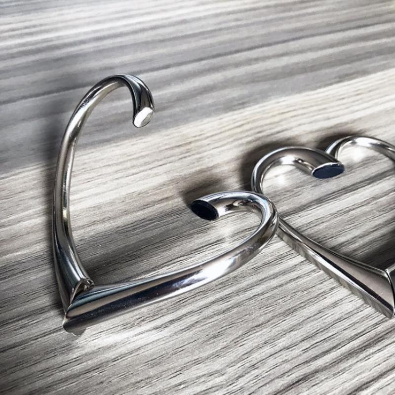 

Металлический карабин для сумки в форме сердца из цинкового сплава, вращающийся, складной крючок для сумки