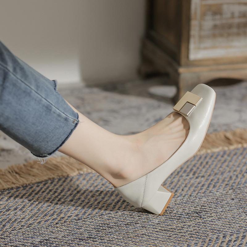 

Sheepskin thick heel single shoes women s shallow leather two wear new high heels square head medium heel soft leather grandma shoes 34 абрикосовый