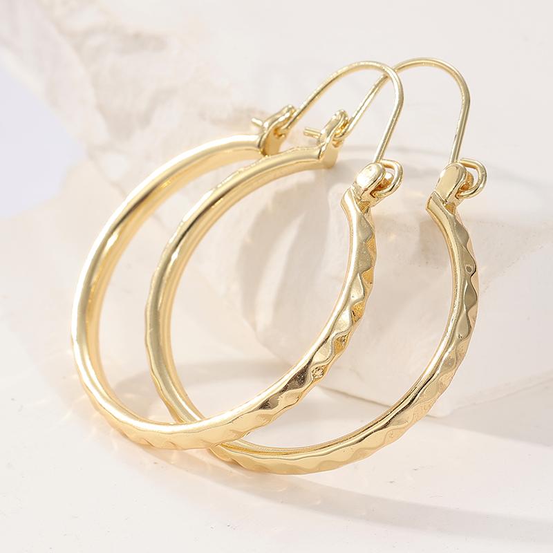 Women’s Vintage-Inspired Hand Carved Golden Plated Hoop Earrings  Textured Banquet Party Jewelry Accessories Perfect Gift