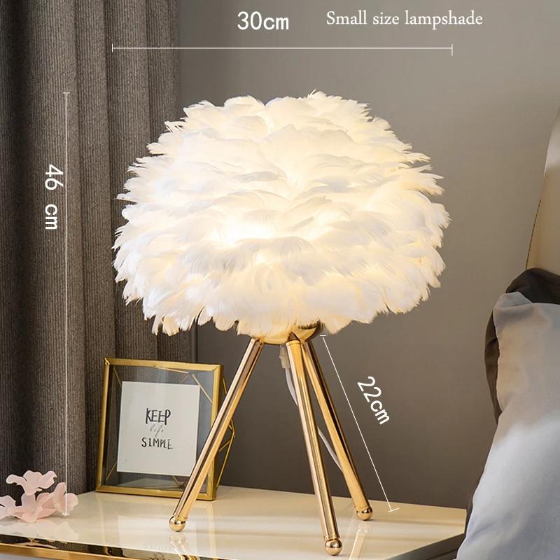 Modern Nordic Princess Feather Bedroom Living Room Lamp Large Goose Feather Nightstand Lamp Desktop Decorative Ambiance Lamp