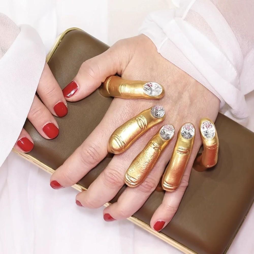 Heavy-Work Luxury Gold-Plated Big Hand Ring Statement Ring Accessory Women Fashion