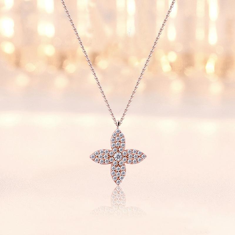 Collana Quadrifoglio con Diamanti Incastonati per Donna con Design di Nicchia Semplice e Versatile Catena Clavicola