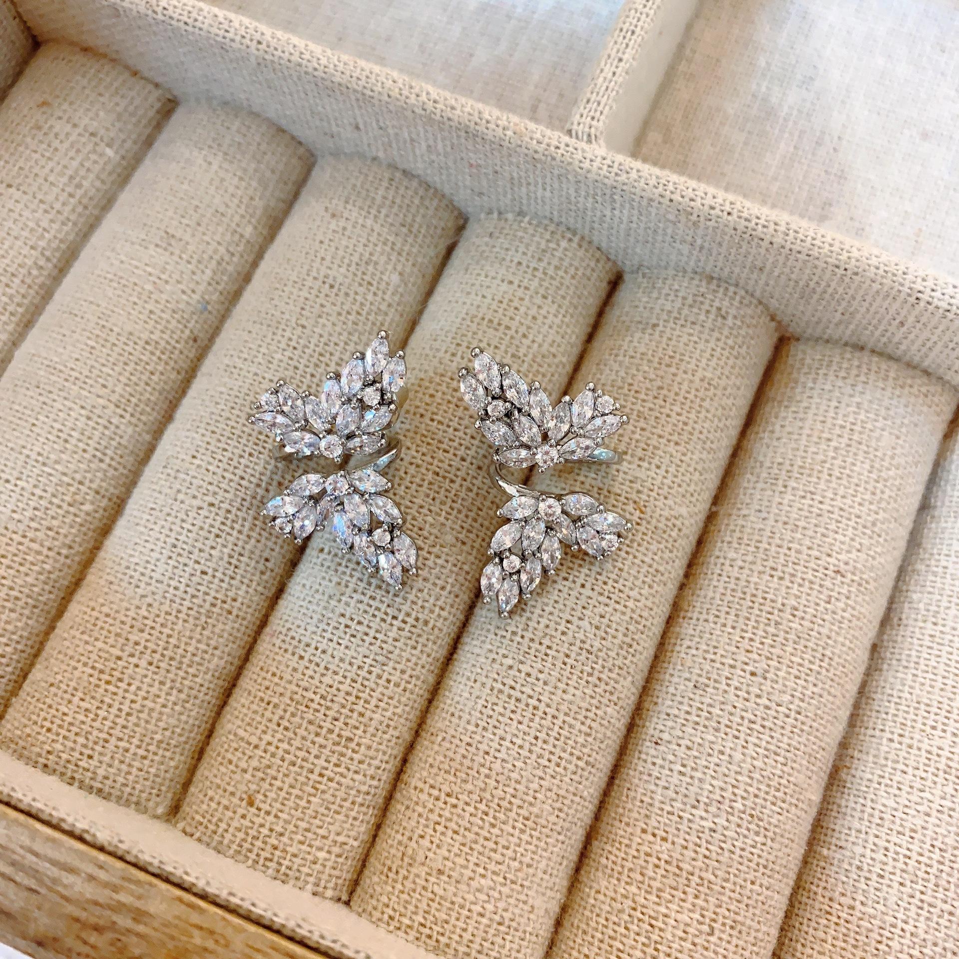 

Super Flash Rhinestone Zircon Butterfly Earrings Design Sense Premium Stud Earrings Women S Silver Needle Earrings