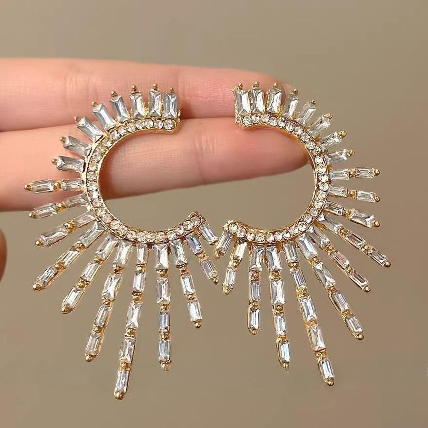 Banquet Protagonist Exquisite Daughter Flashing Zirconium Hollow Earrings Female Light Luxury Niche Exaggerated Earrings Temperament Unique Earrings