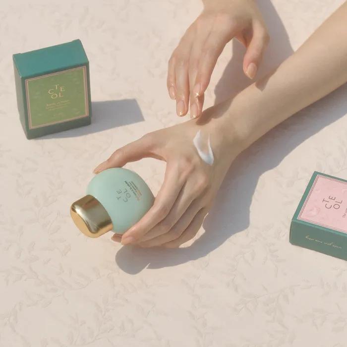 

Boutique d Eau Maison Средство для рук 50 мл Bang Show (Muldwin)