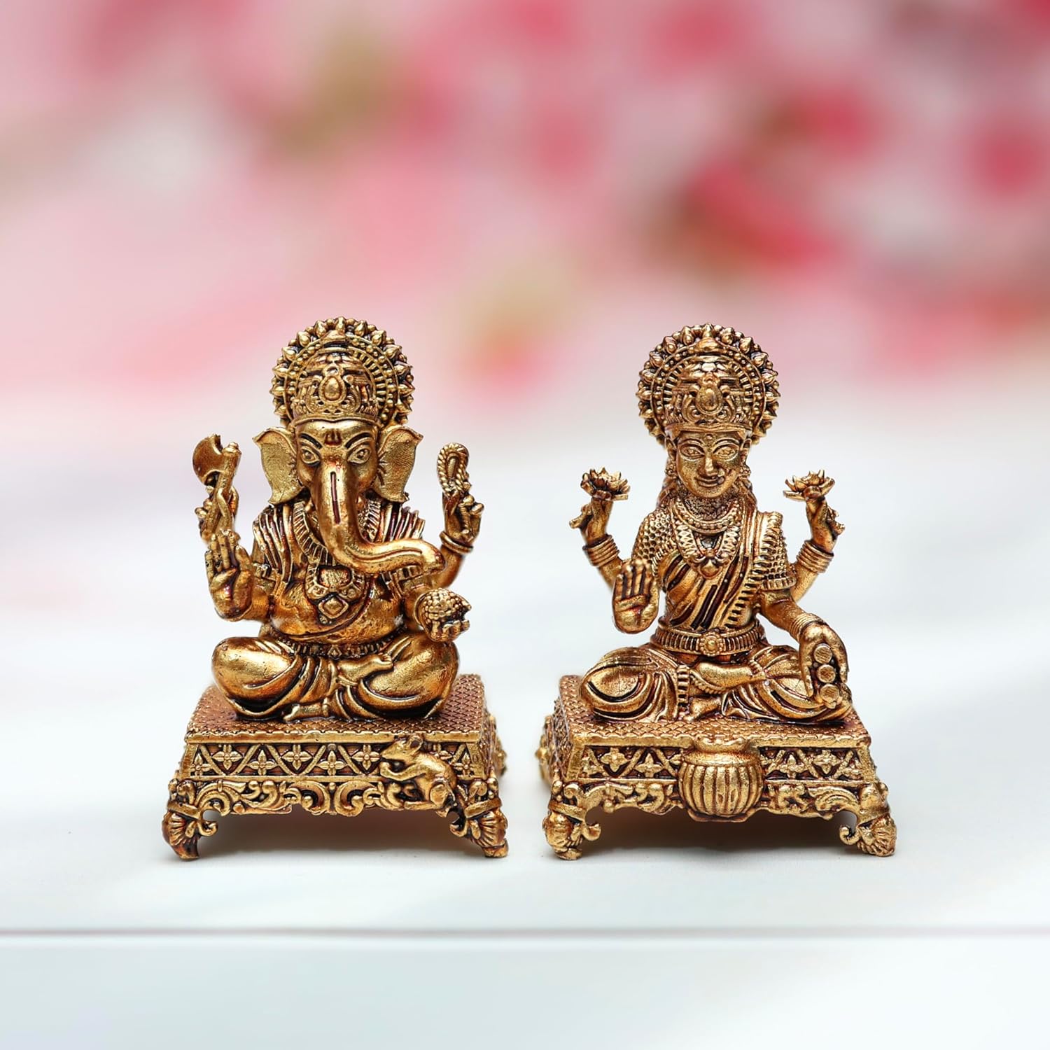 Маленькая статуэтка Лакшми и Ганеши из чистой латуни, Ручная работа, Сидящие на чауки - 4 см