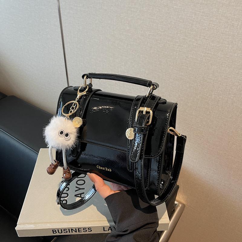 Versatile niche bag women's new spring and summer fashion shoulder messenger bag work small bag