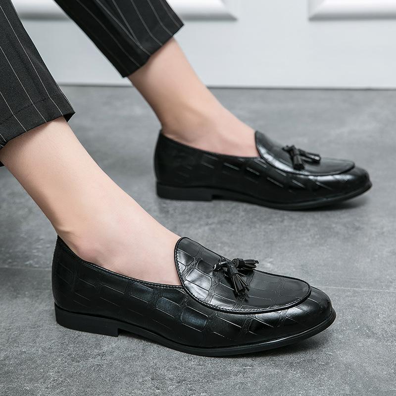 Large size leather shoes men's British pointed toe one pedal fringed men's shoes foot cover business leisure trend small leather shoes